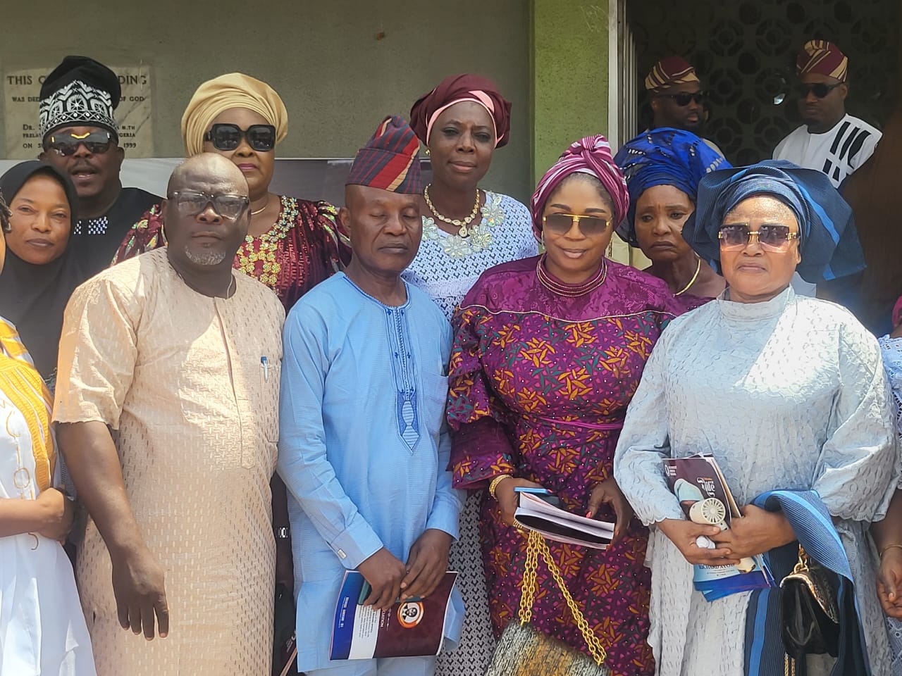 Some Southwest leaders and members of the NUJ, ably led by the Deputy President, Dr. Mrs. Abimbola Oyetunde, in a group photograph with Mrs. Iyabo Ogunjuyigbe, former Treasurer of the NUJ Lagos State Council, on Thursday in Ibadan.