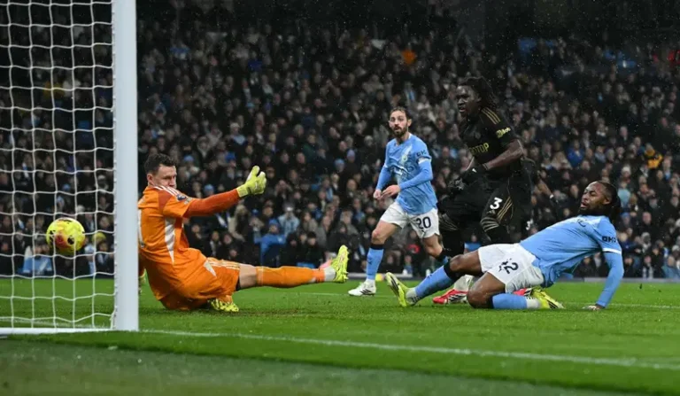 City close gap on Arsenal after commanding 3-0 win over Fulham