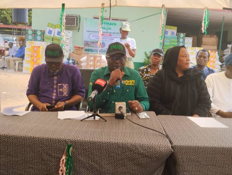 FG FLAGS OFF DISTRIBUTION OF FREE AGRICULTURAL INPUTS TO FARMERS , AMONG OTHER 